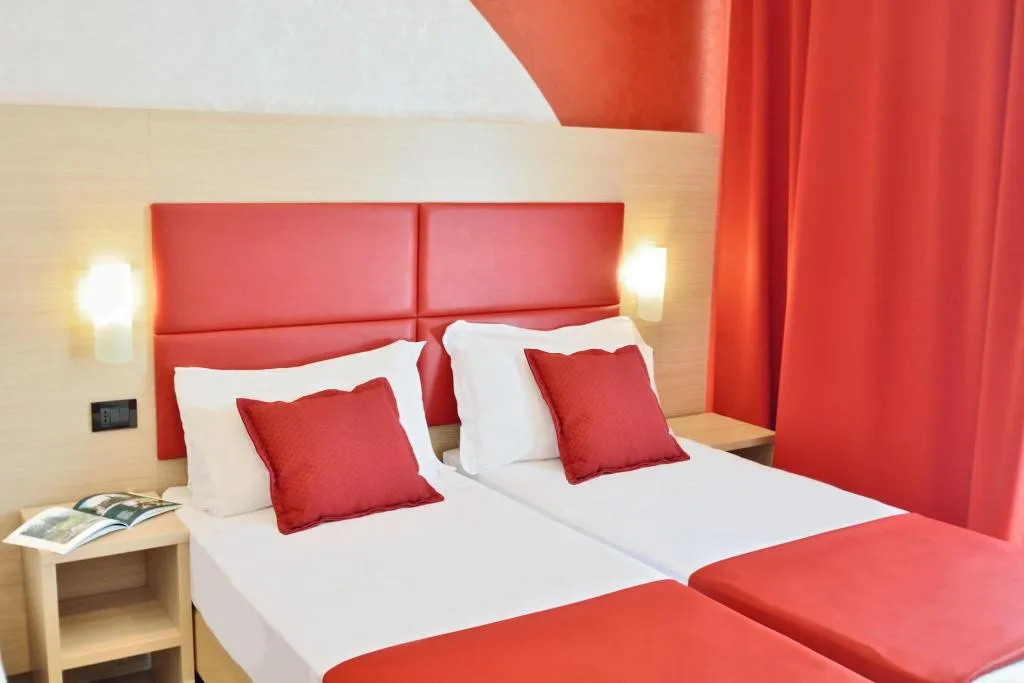 TRIPLE SUPERIOR Room, Luxor Florence, Florence