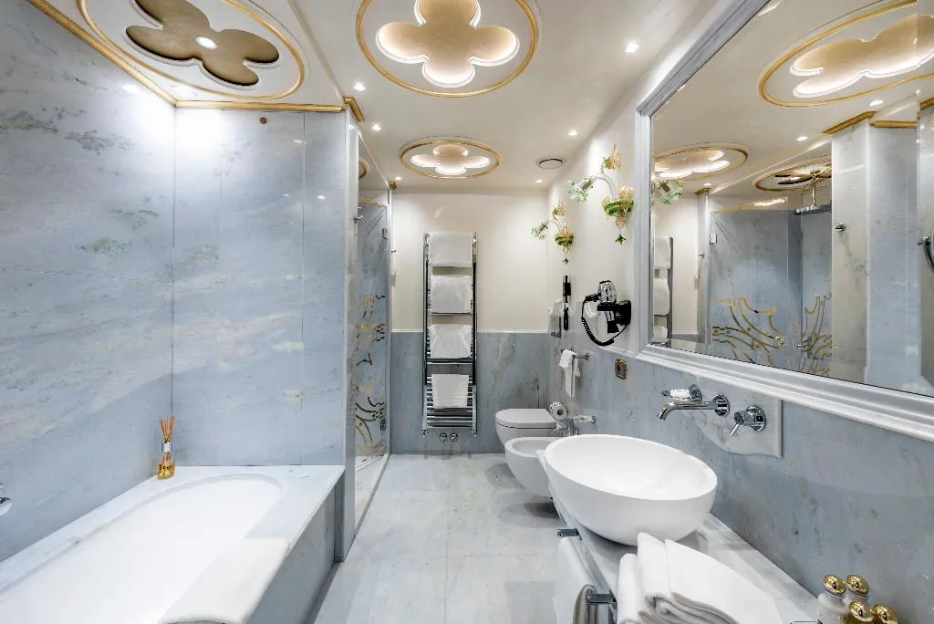 JUNIOR SUITE CLASSIC Room, Monaco and Grand Canal, Venice