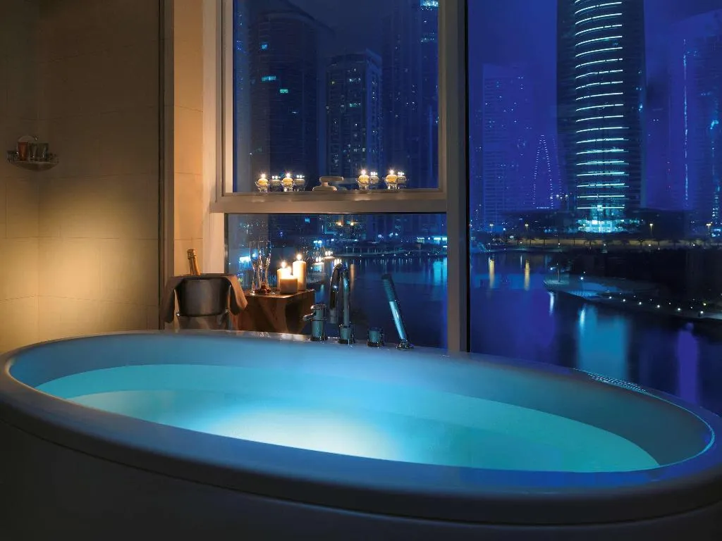 SUITE PREMIUM Room, Movenpick Hotel Jumeirah Lakes Towers, Dubai