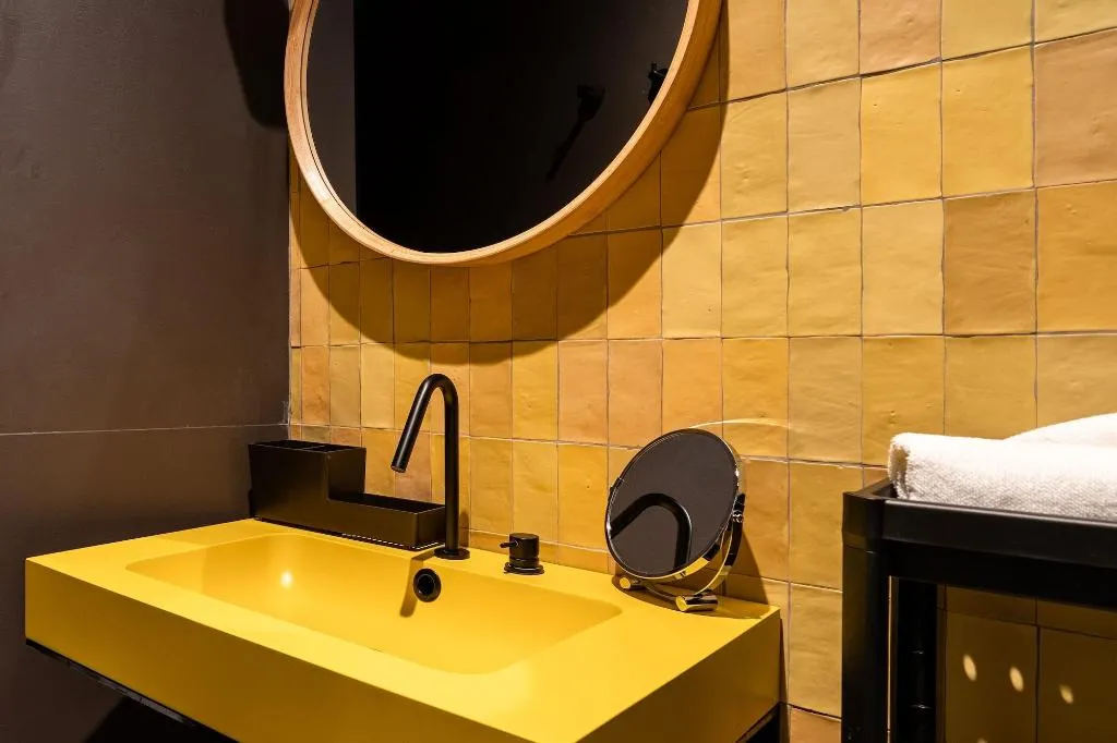 Room, Welldone Quality-Crystal Pool, Seville