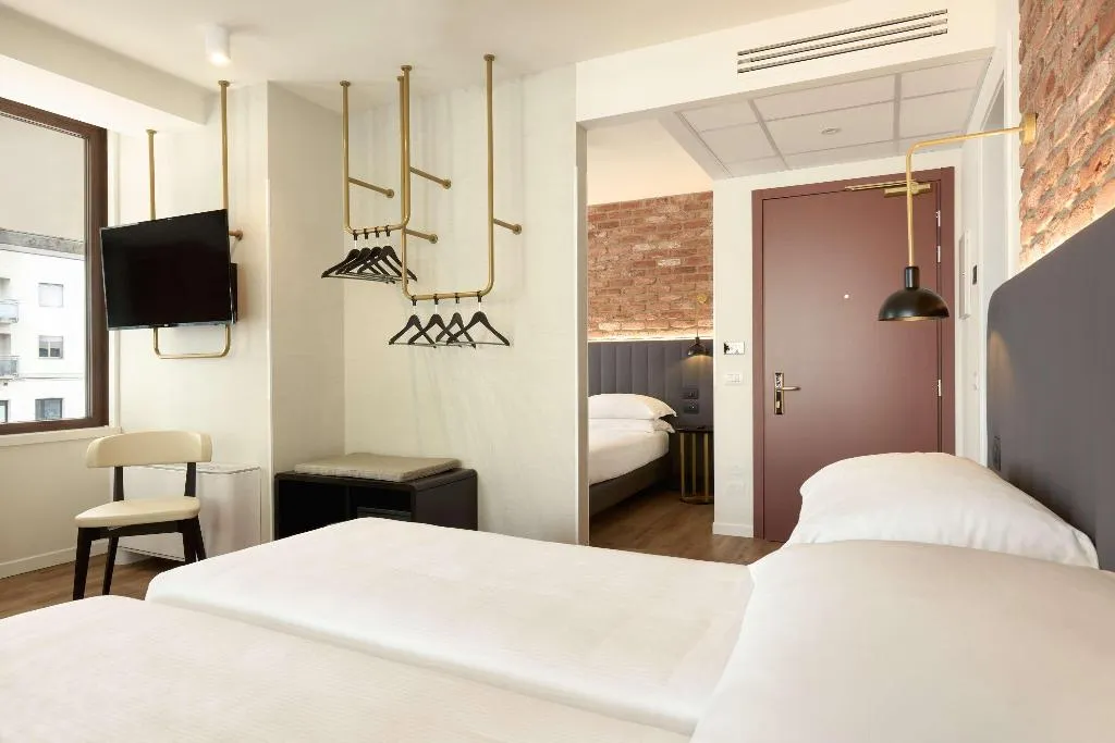 FAMILY ROOM TWO QUEEN BEDS Room, Best Western Hotel Tritone, Venice