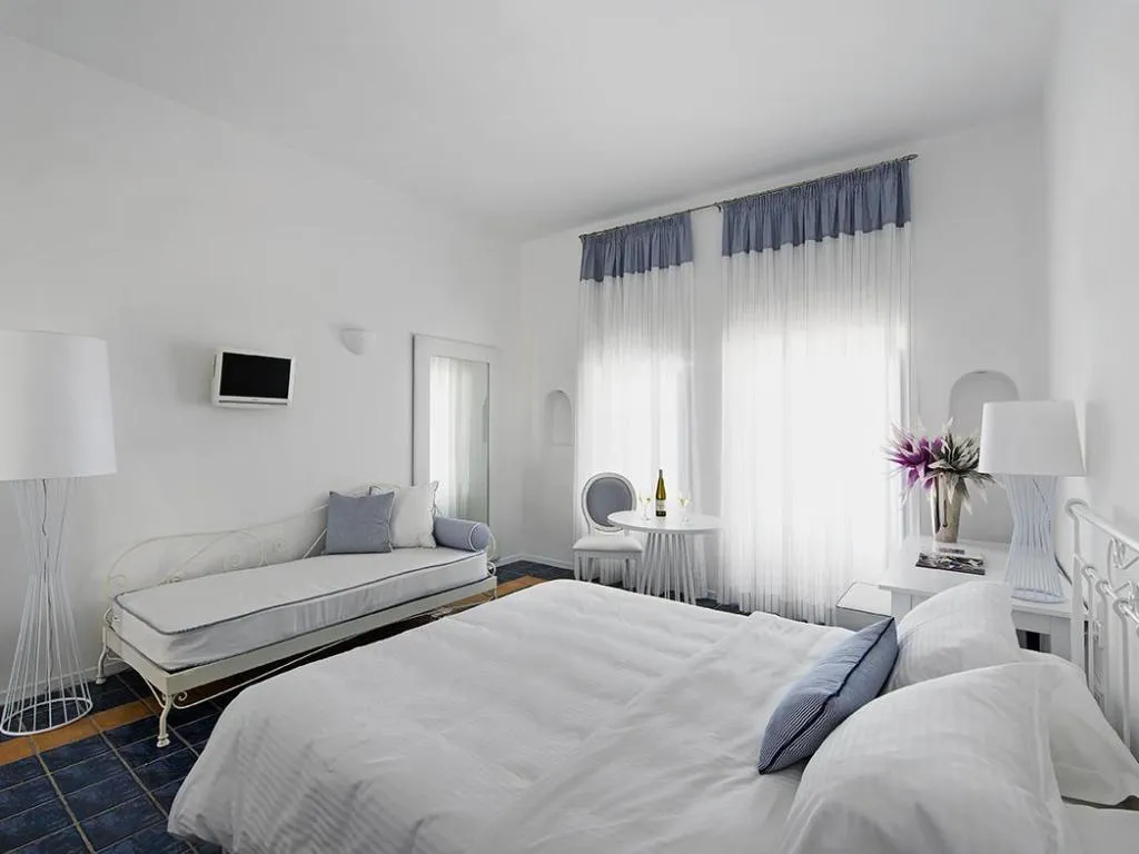 Room, Lilium Hotel, Santorini