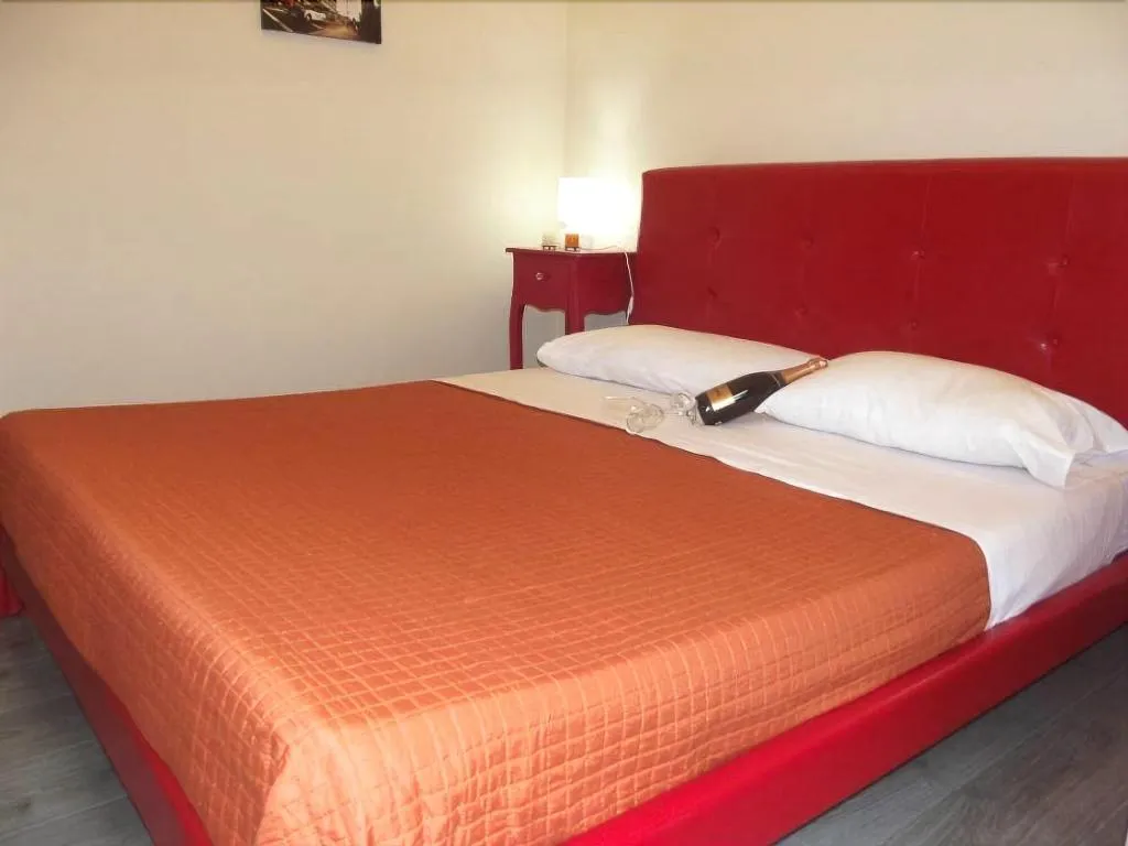 Room, Duca Di Uzeda, Catania