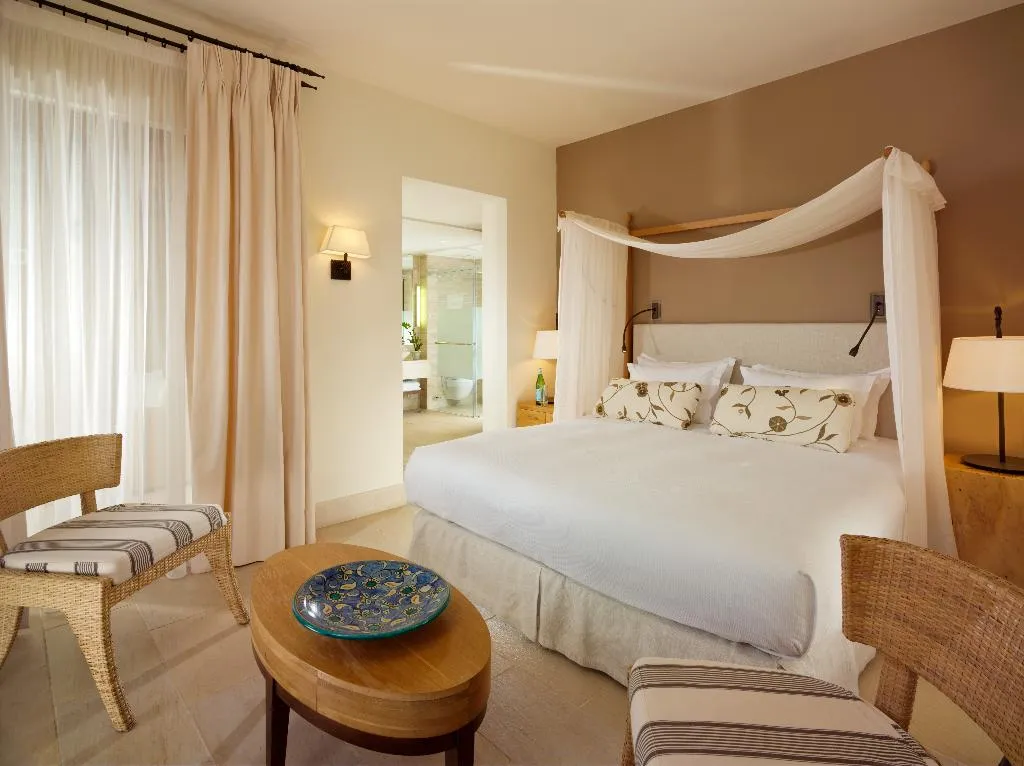 Room, Phaea Blue, a member of SLH, Crete