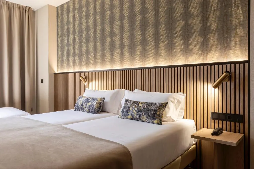 TRIPLE SUPERIOR Room, Acta Piramides, Madrid