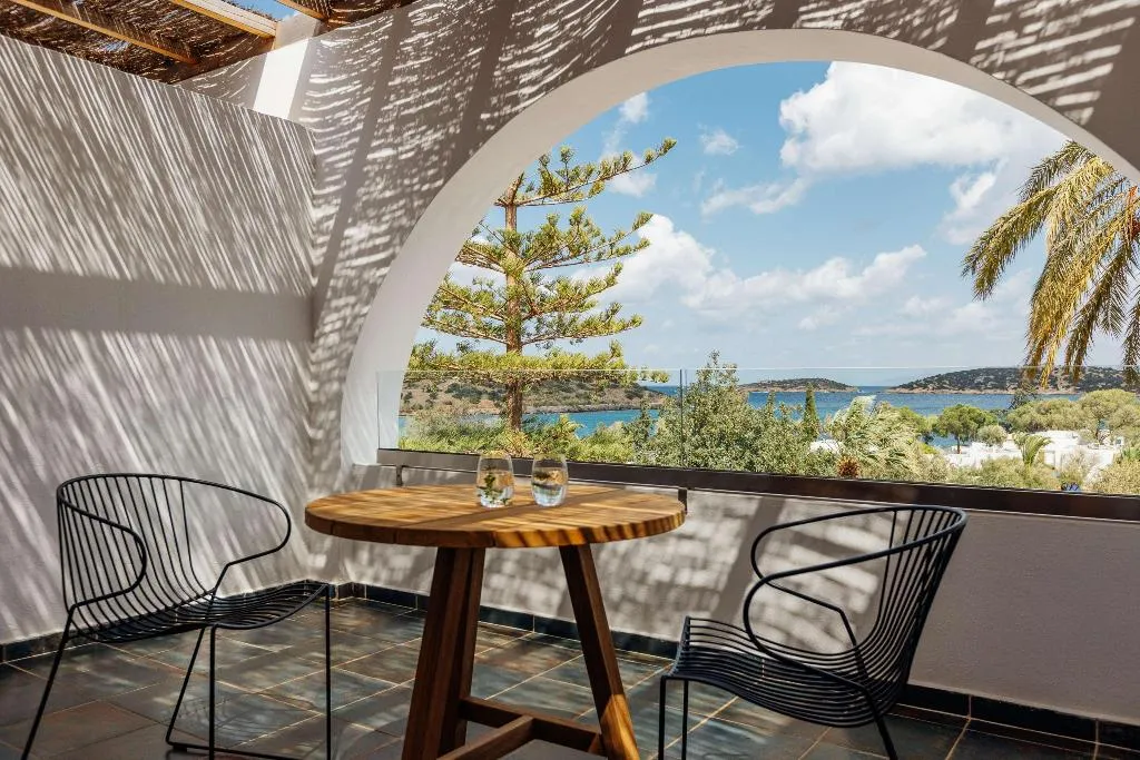 Room, Minos Beach Art Hotel, a Member of Design Hotels, Crete