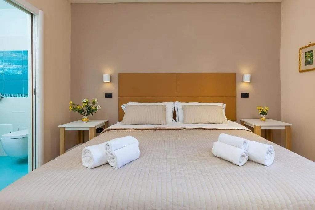Room, B&B Giacomino, Naples