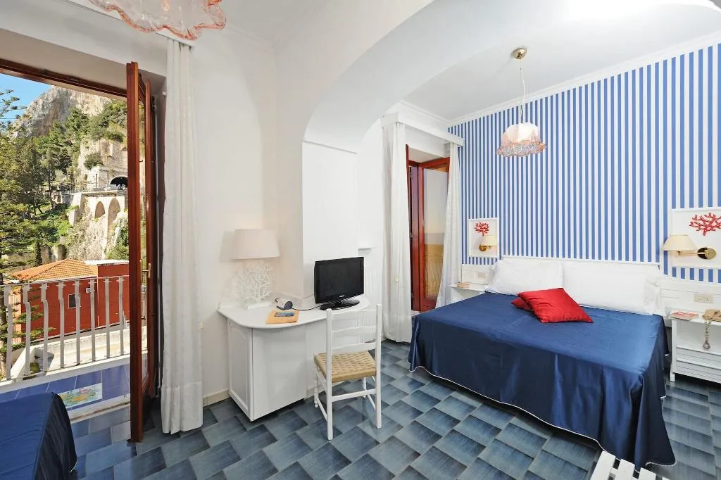 Double or Twin PARTIAL OCEAN VIEW Room, La Bussola, Naples