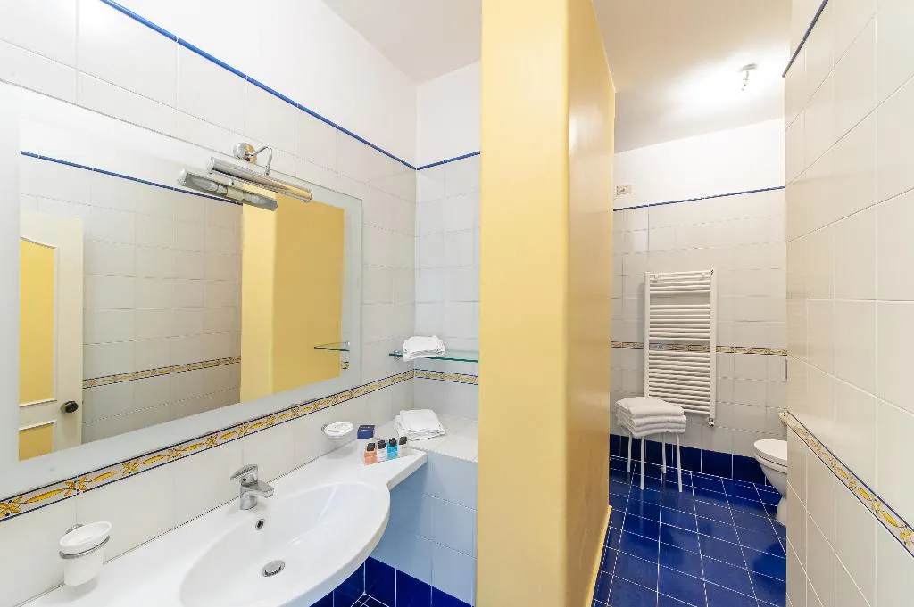 FAMILY ROOM SEA VIEW WITH TERRACE Room, Hotel Club Due Torri, Naples