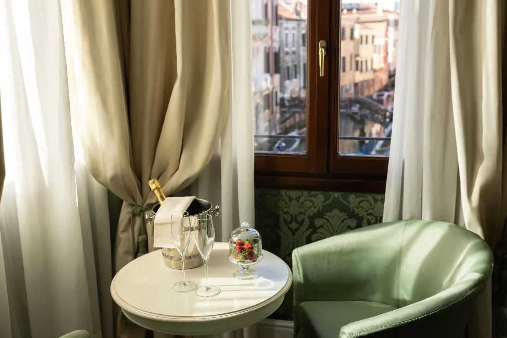 DOUBLE PREMIUM WITH VIEWS Room, Maison Venezia | UNA Esperienze, Venice