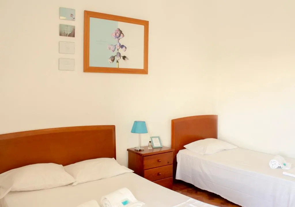 TRIPLE WITH SHARED BATHROOM Room, Well’Come! to The Backyard House, Algarve