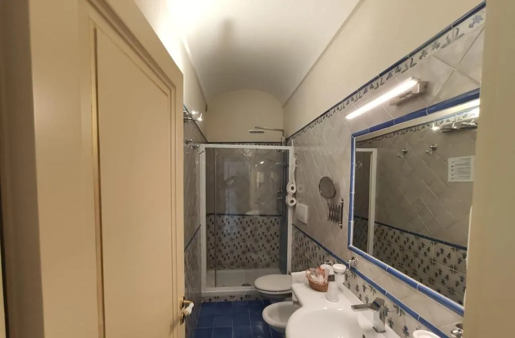 Room, Residenza Del Duca, Naples