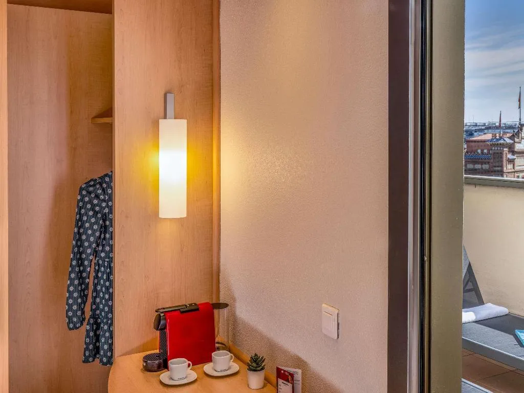 DOUBLE WITH TERRACE Room, Ibis Madrid Centro las Ventas, Madrid