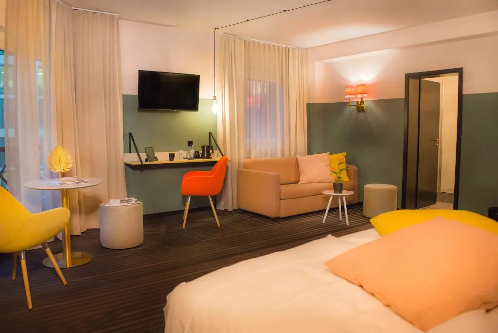 DOUBLE RIVER VIEW Room, Hotel Neuer Fritz Berlin, Berlin