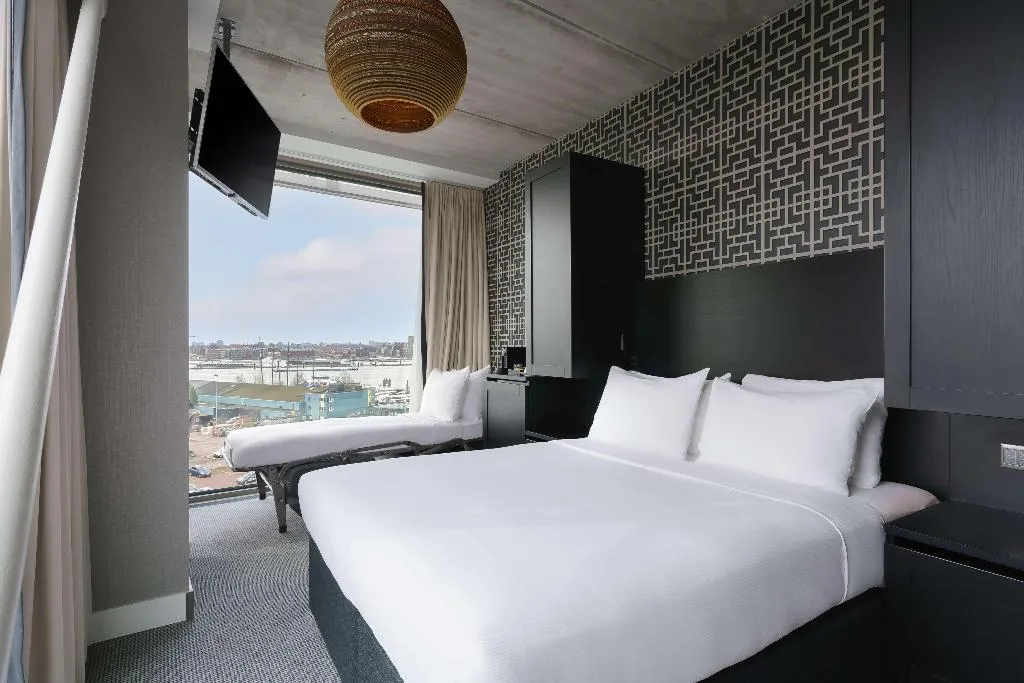 DOUBLE SUPERIOR QUEEN BED Room, DoubleTree by Hilton NDSM Wharf, Amsterdam