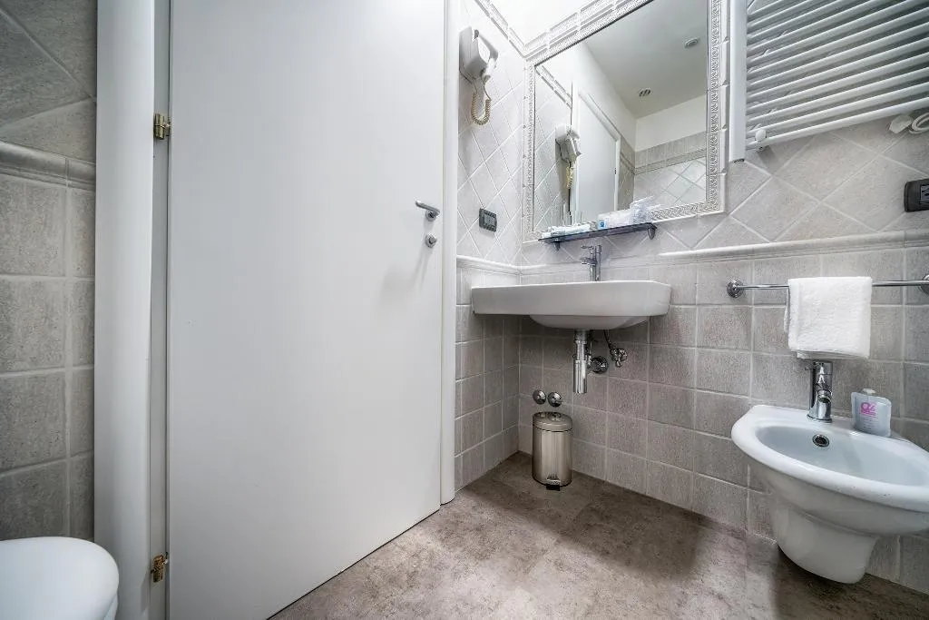 DOUBLE CLASSIC Room, Hotel Varese, Rome
