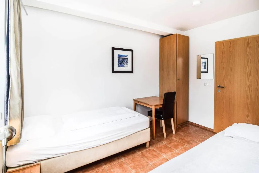 Double or Twin WITH SHARED BATHROOM Room, Aurora Guesthouse, Reykjavik