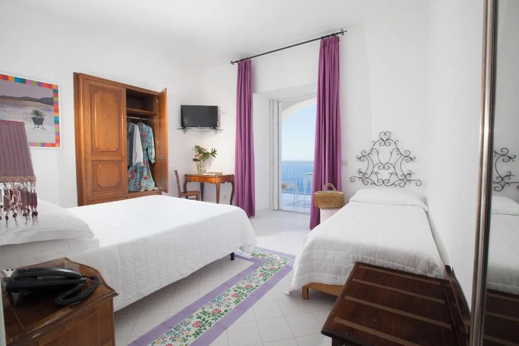 Room, Smeraldo, Naples