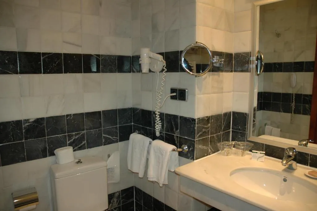 Double or Twin STANDARD Room, Parador de la Seu d'Urgell, Costa Brava