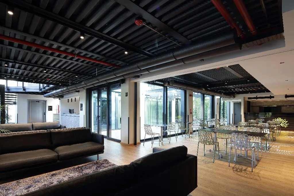 Lobby, Versoverde Alzaia Naviglio Grande, Milan