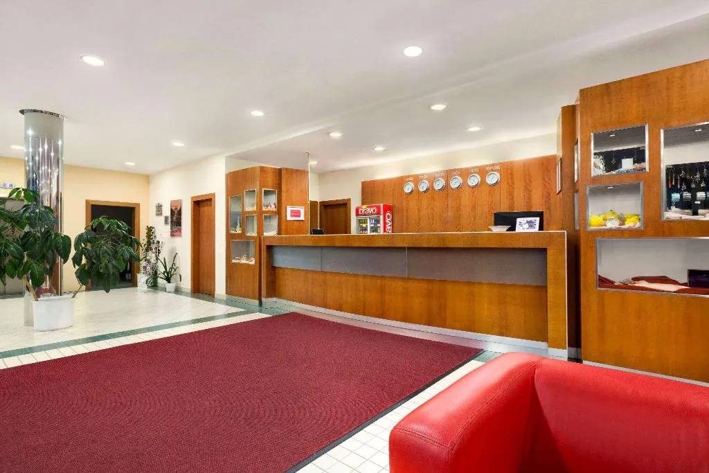 Lobby, Ramada Airport Prague, Prague