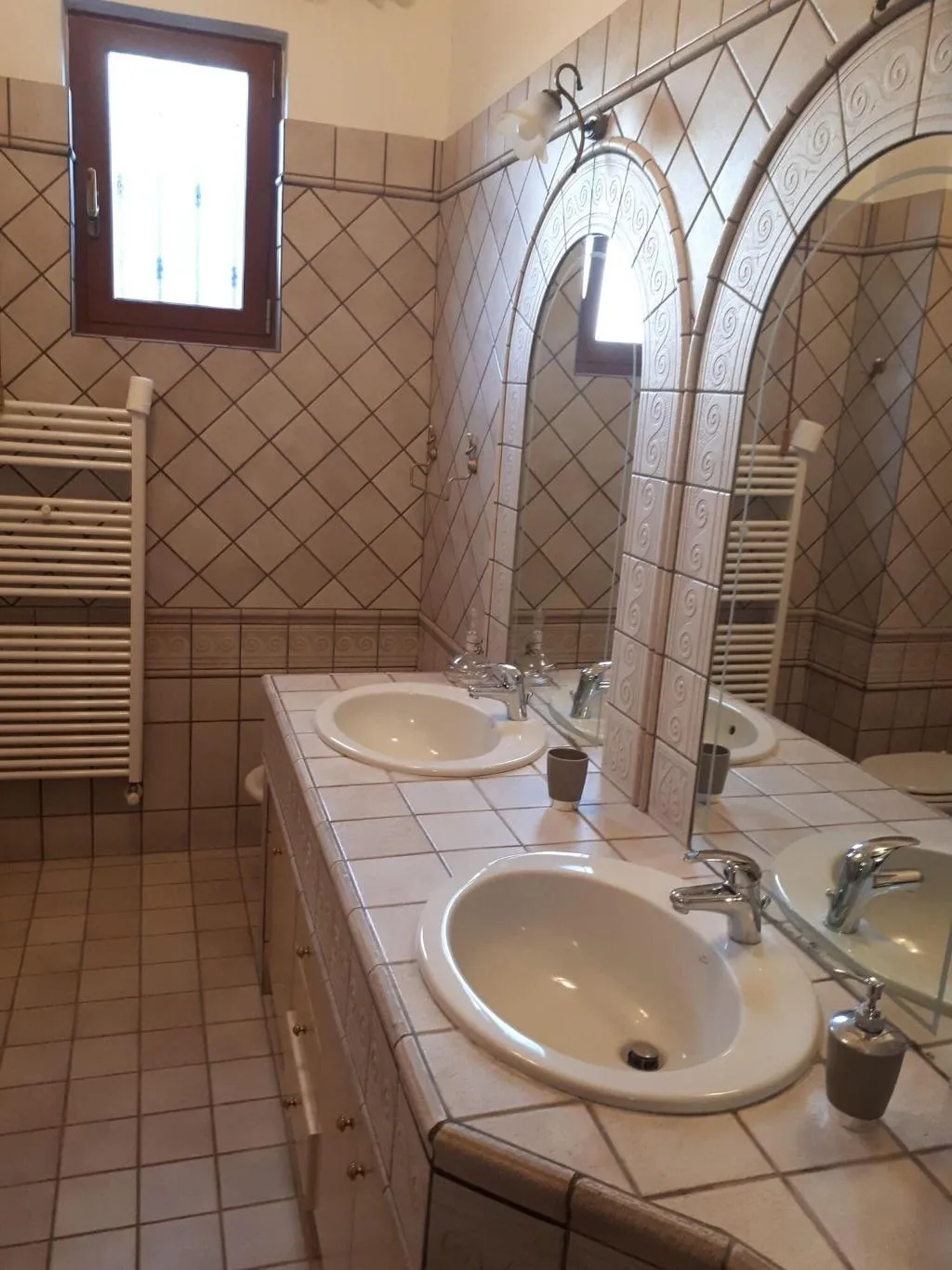 Room, Home To Fly, Naples