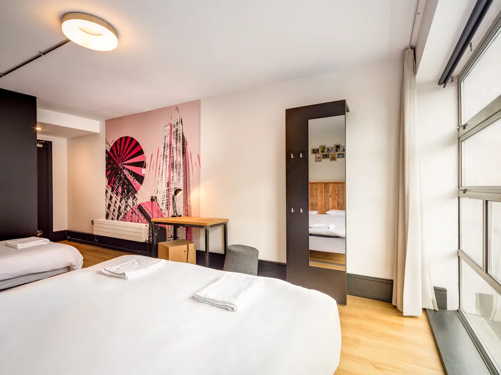 SINGLE STANDARD Room, Generator Dublin, Dublin