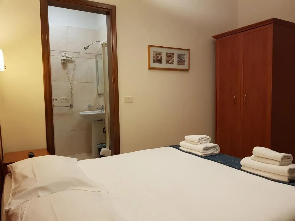 Room, Soggiorno Madrid, Florence