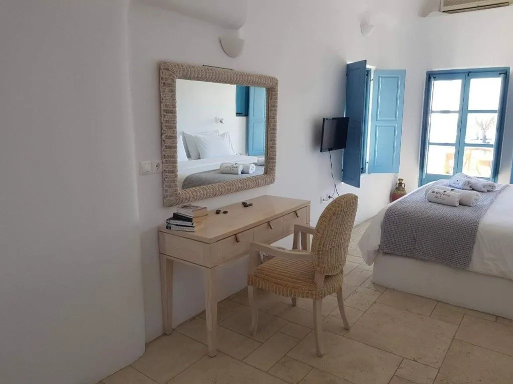 Room, Black Rose Suites, Santorini