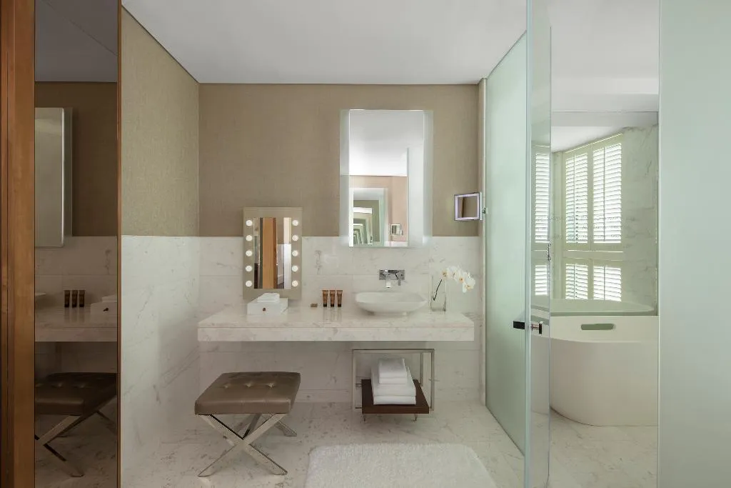 SUITE PREMIER Room, Paramount Hotel Dubai, Dubai