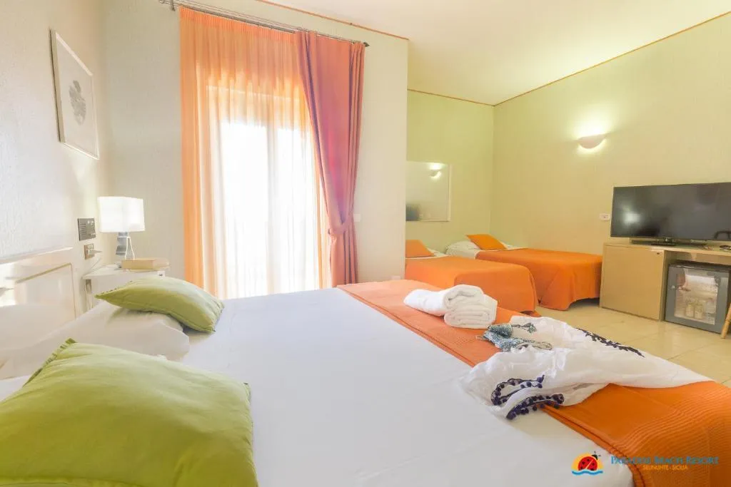 QUADRUPLE SEA VIEW Room, Paradise Beach Resort, Palermo