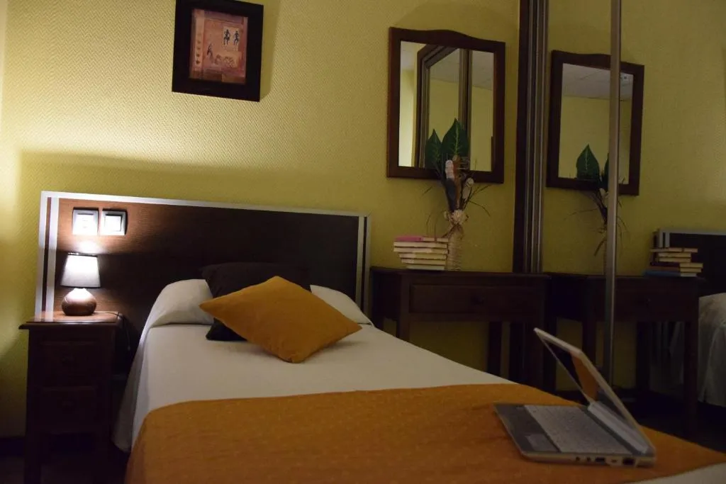 SINGLE STANDARD Room, Complutense, Madrid