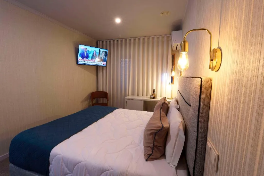 Room, America, Porto