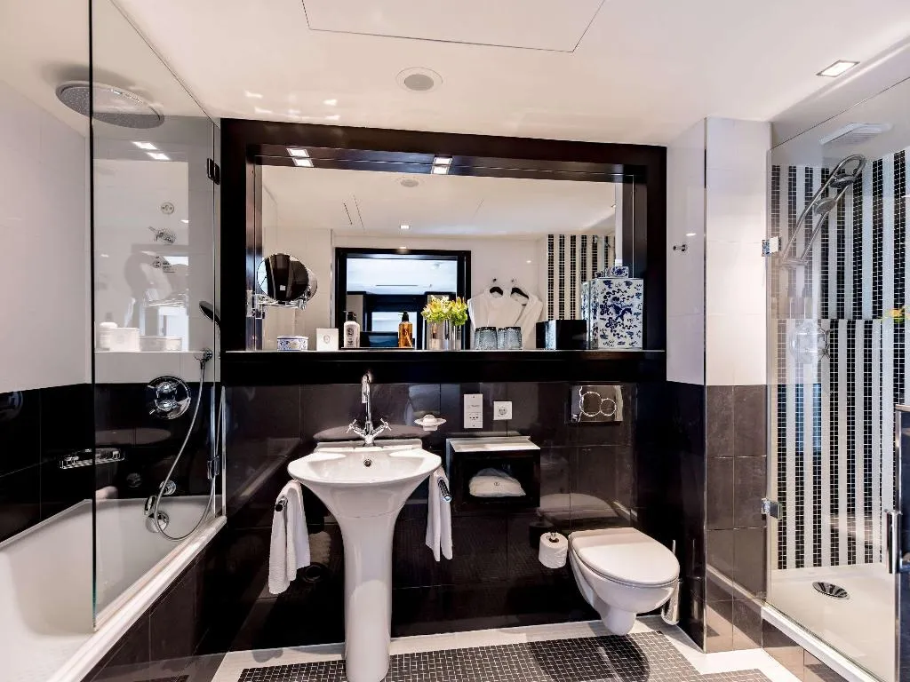 SUITE KING SIZE BED Room, Sofitel Lisbon Liberdade, Lisbon