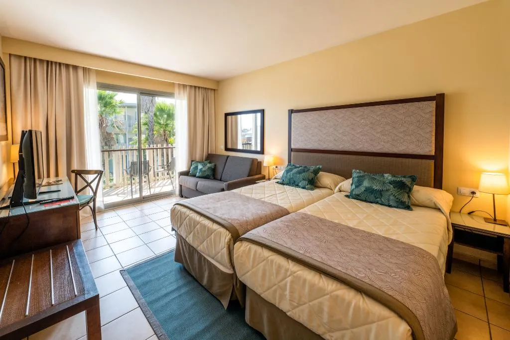 Double or Twin STANDARD Room, Portaventura Hotel Caribe + Ticket Included, Costa Dorada