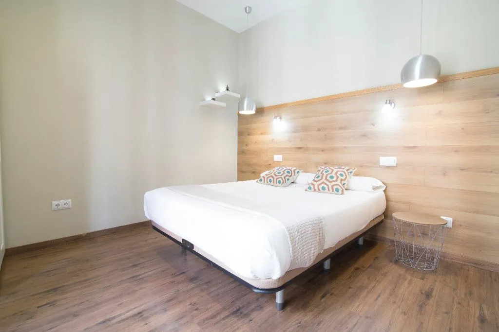 APARTMENT TWO BEDROOMS Room, Suites You Nickel, Madrid