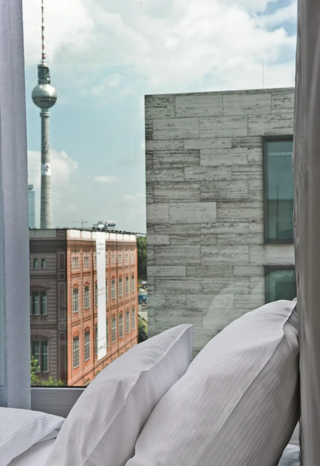 JUNIOR SUITE KING SIZE BED Room, Arcotel John F, Berlin