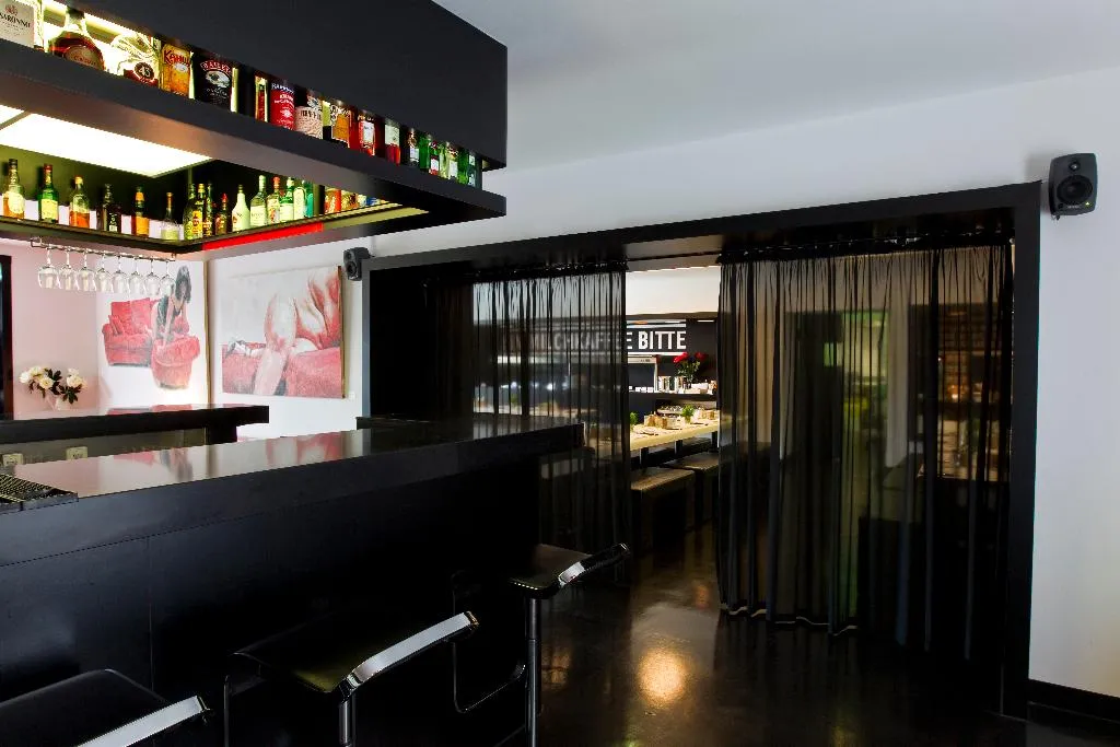 Bar, Gat Point Charlie, Berlin