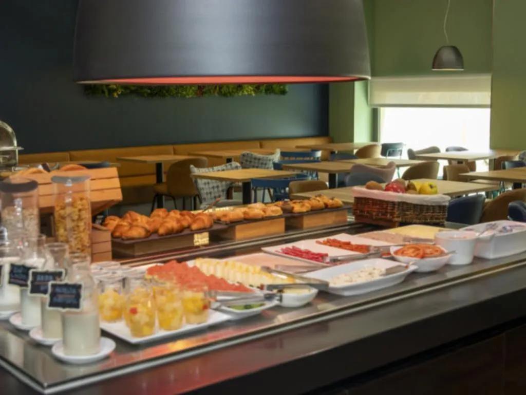 Restaurant, Travelodge Malaga Aeropuerto, Costa Del Sol