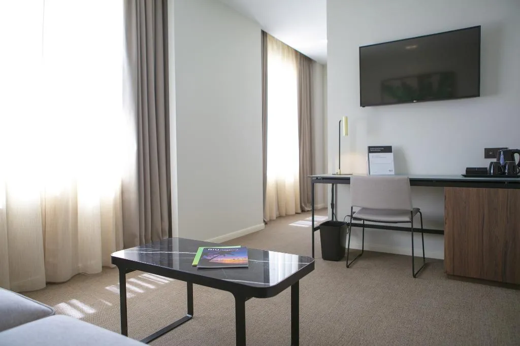 FAMILY ROOM DELUXE KING BED Room, Hotel Riu Plaza España, Madrid
