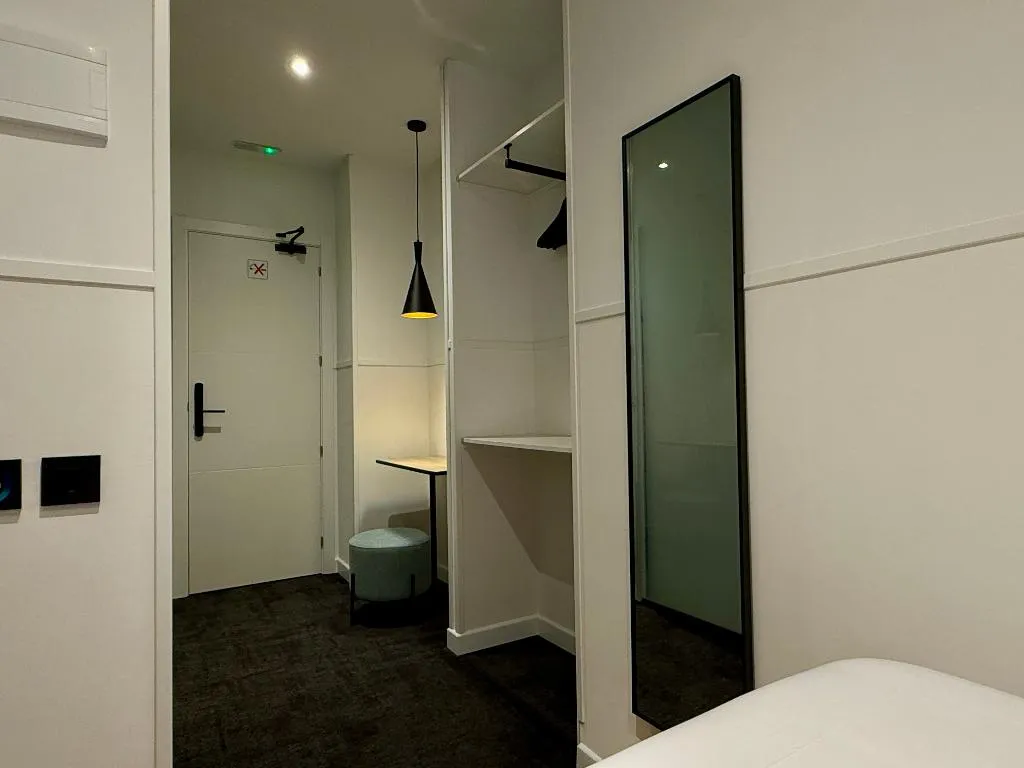 DOUBLE STANDARD Room, Mucho Madrid, Madrid