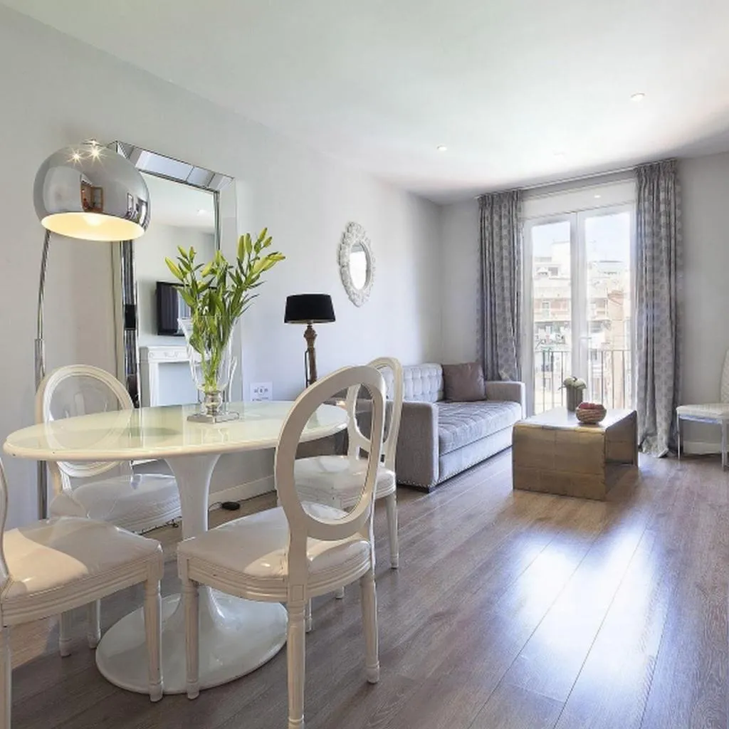 SUITE CAPACITY 4 Room, Grandom Suites, Barcelona