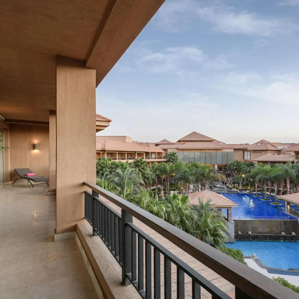 SUITE WITH BALCONY Room, Dusit Thani LakeView Cairo, Cairo