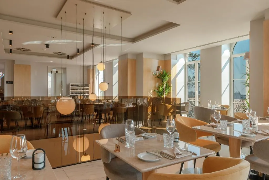 Restaurant, Melia São João Da Madeira, Porto