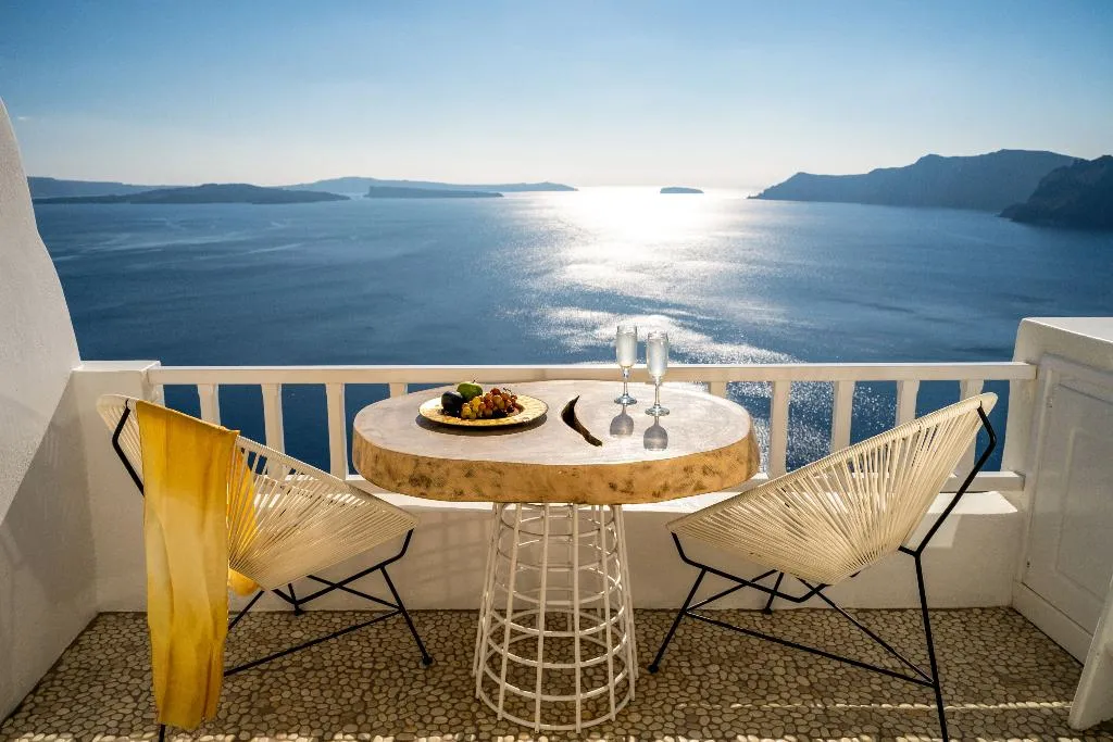 Double or Twin EXECUTIVE Room, Delfini Villas, Santorini