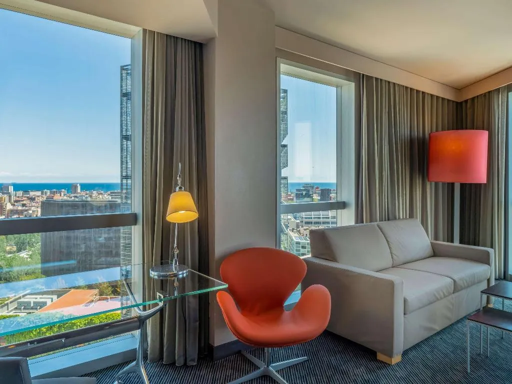 SUITE SUPERIOR QUEEN BED Room, Novotel Barcelona City, Barcelona
