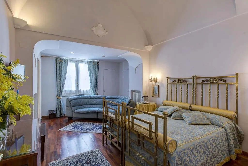 Room, Relais La Rupe, Naples
