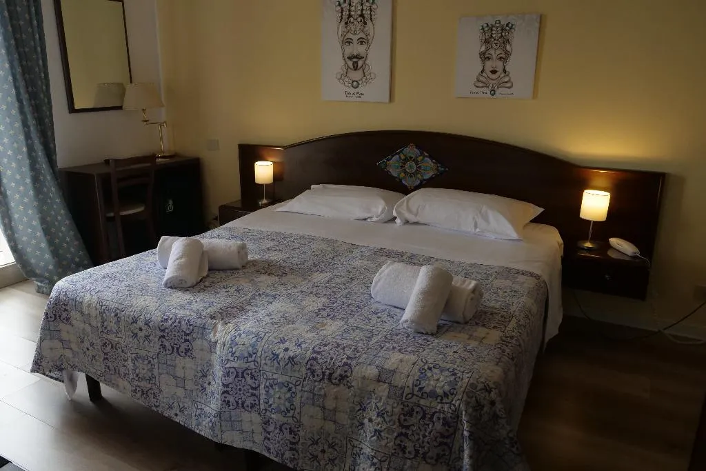 QUADRUPLE SEA VIEW Room, Hotel Elios, Taormina