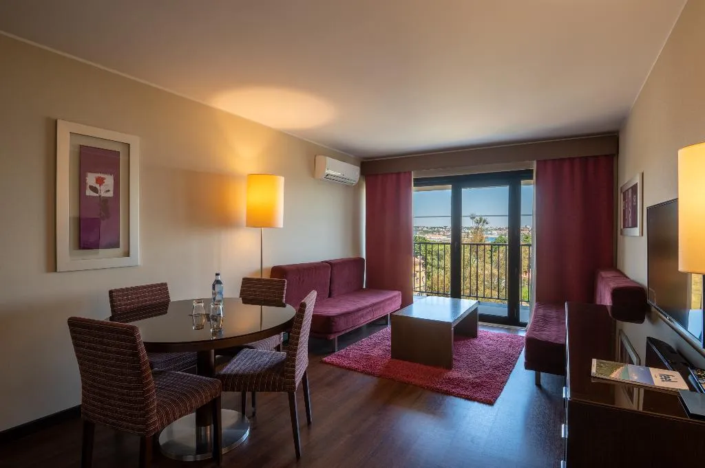 JUNIOR SUITE WITH BALCONY WITH VIEWS Room, Vila Gale Cascais, Lisbon