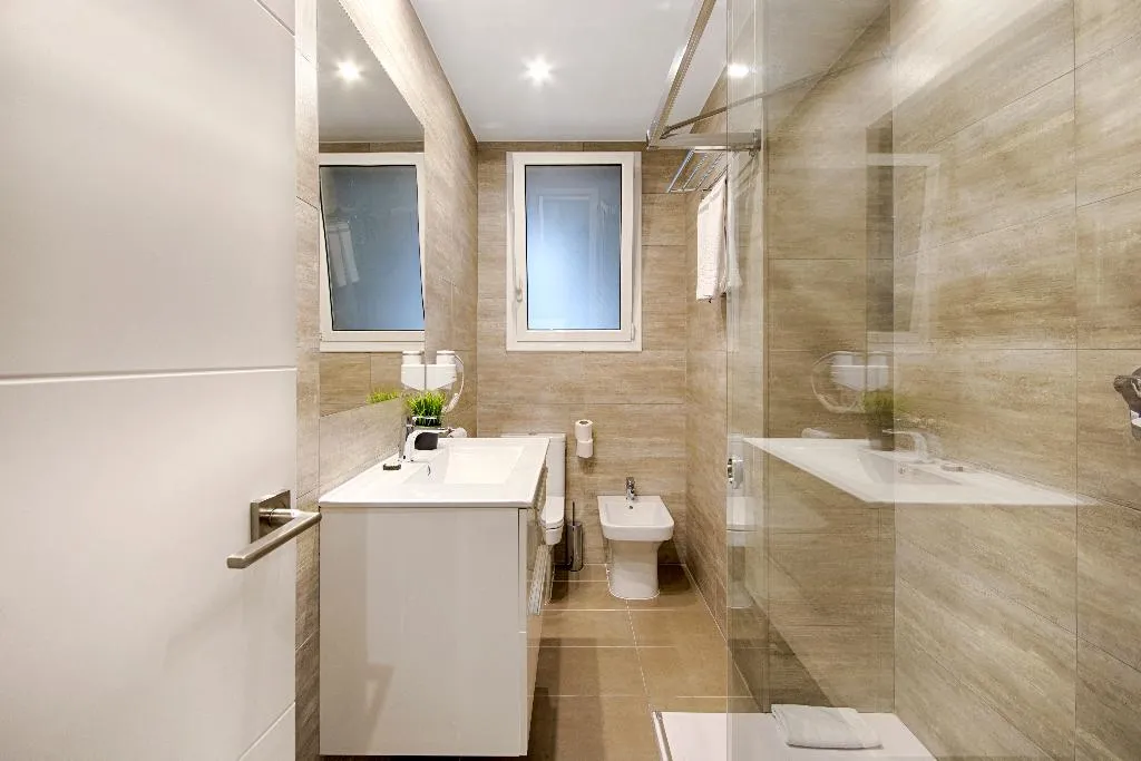 APARTMENT FOUR BEDROOMS Room, Mercedes Heritage Apartments, Barcelona